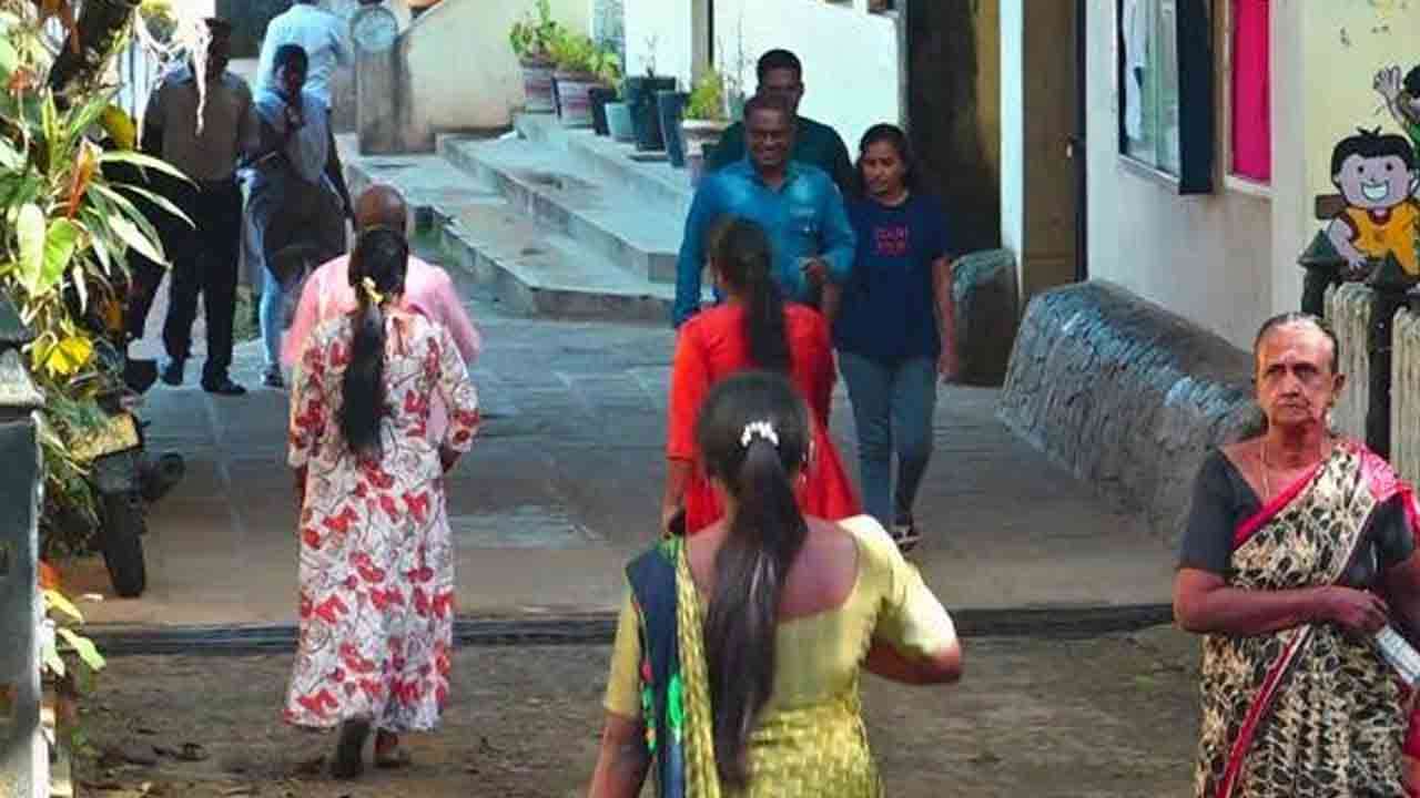 மலையக மக்கள் ஆர்வத்துடன் வாக்களிப்பு