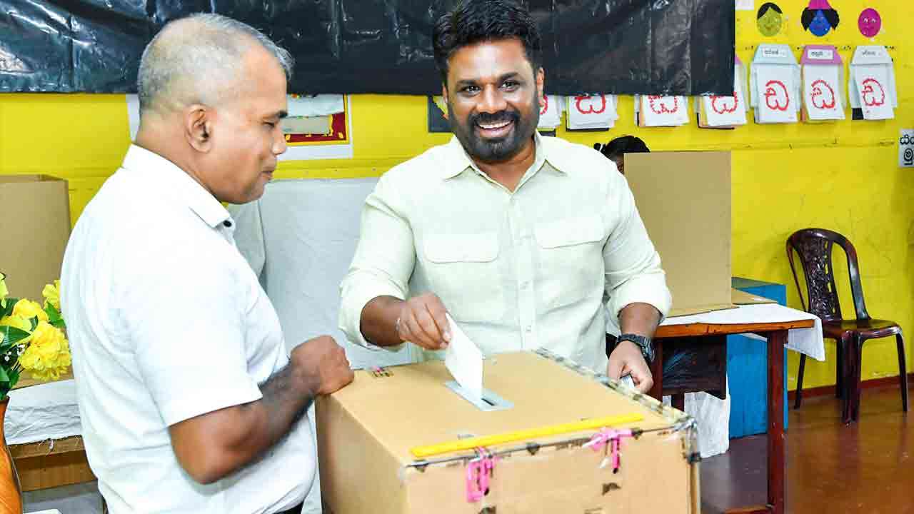 பாராளுமன்ற தேர்தலில் ஜனாதிபதி வாக்களித்தார்!