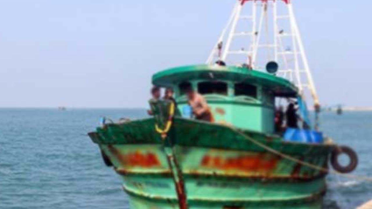 மீன்பிடிப் படகுக்குள் 60 கிலோ போதைப்பொருள்