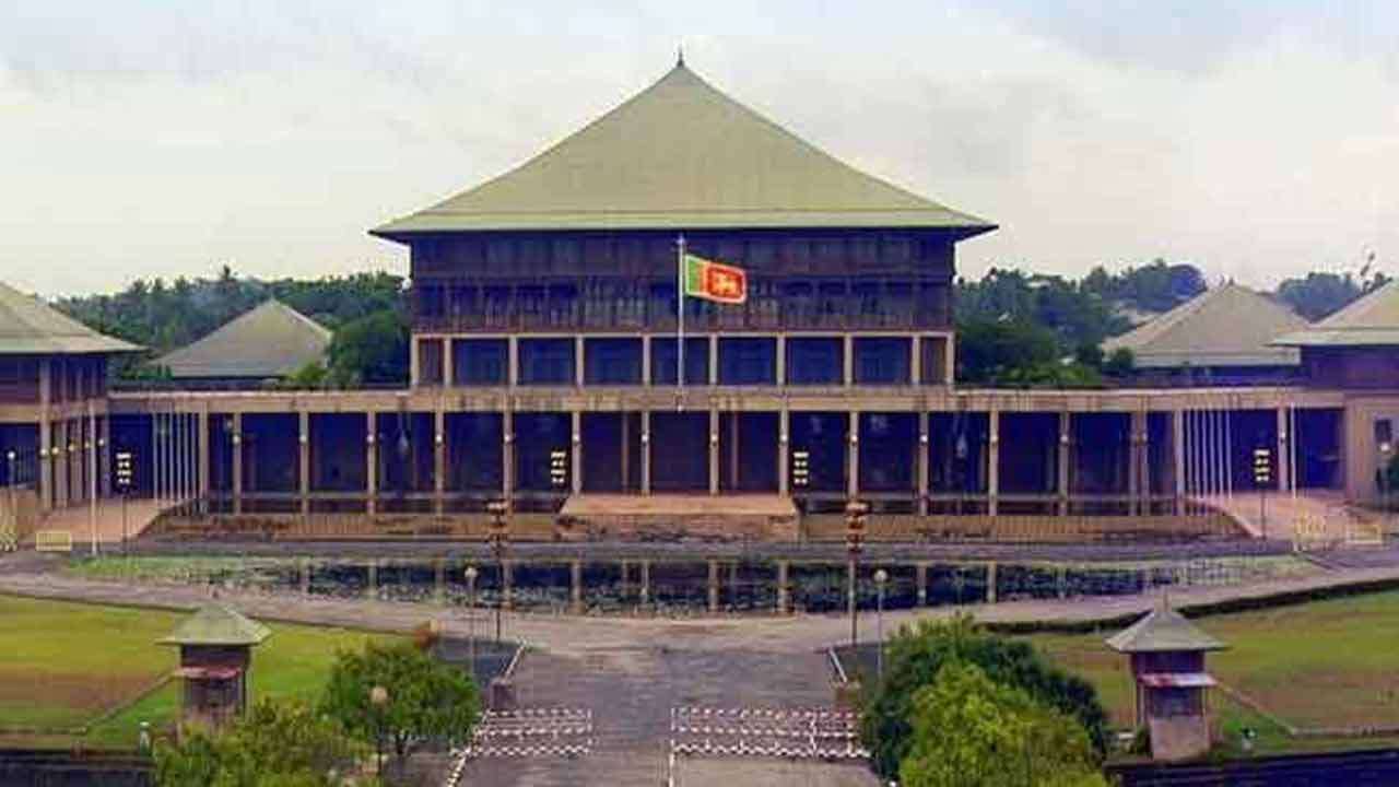 புதிய பாராளுமன்றத்தின் முதல் நாள் நிகழ்வுகள்!