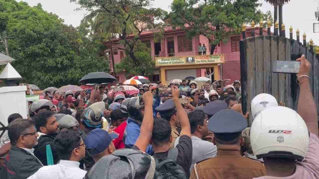 இளம் தாயின் மரணத்திற்கு நீதி கோரி போராட்டம்!