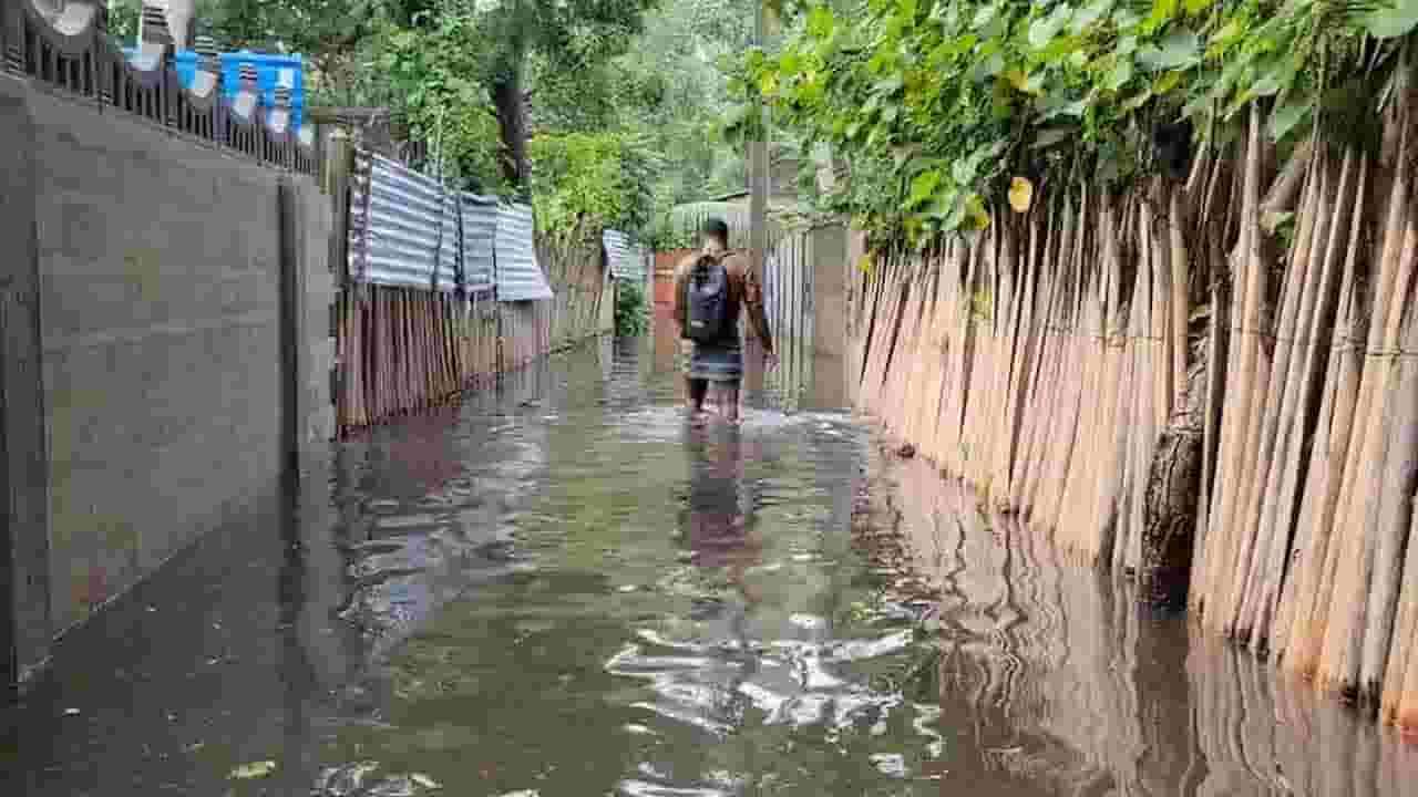 அடை மழை காரணமாக 2,294 பேர் பாதிப்பு!   