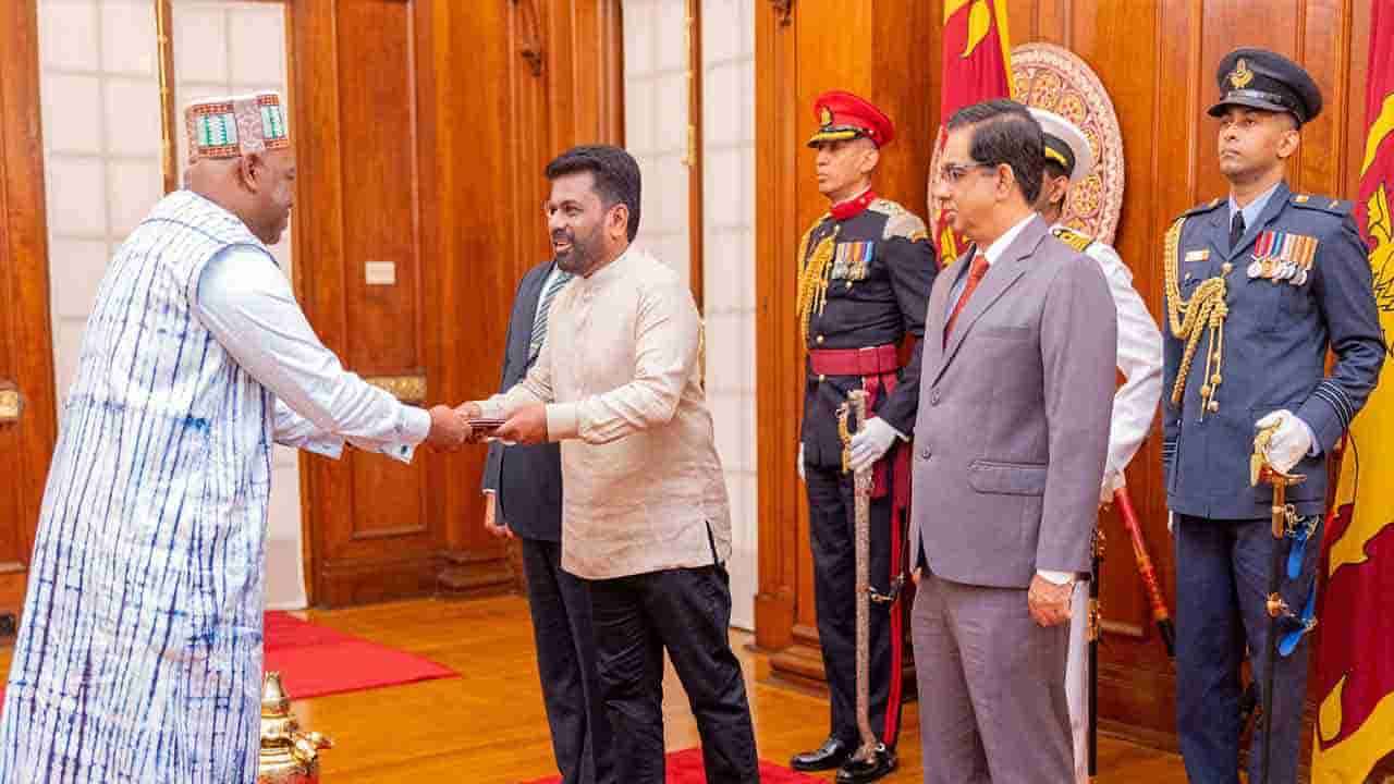 ஜனாதிபதியிடம் நற்சான்று பத்திரங்களை கையளித்த தூதுவர்கள்! 