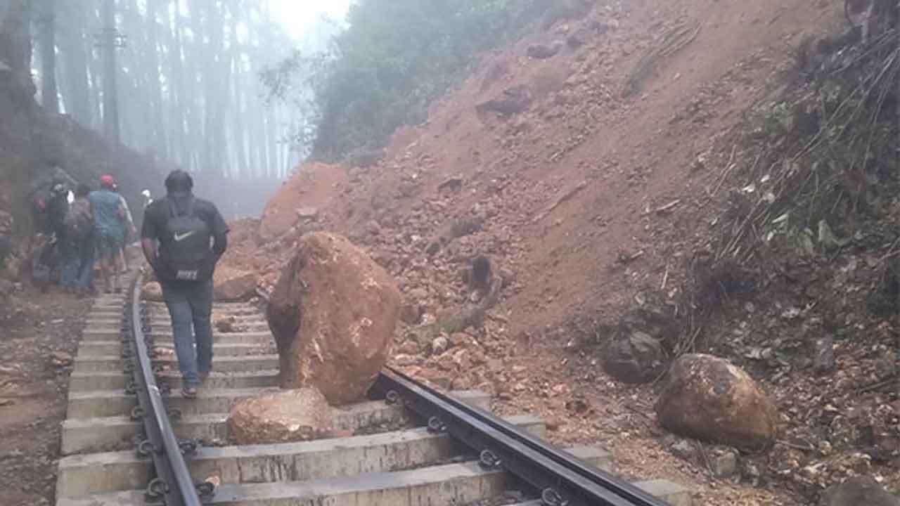 பதுளை-எல்ல புகையிரத சேவைக்கு பாதிப்பு