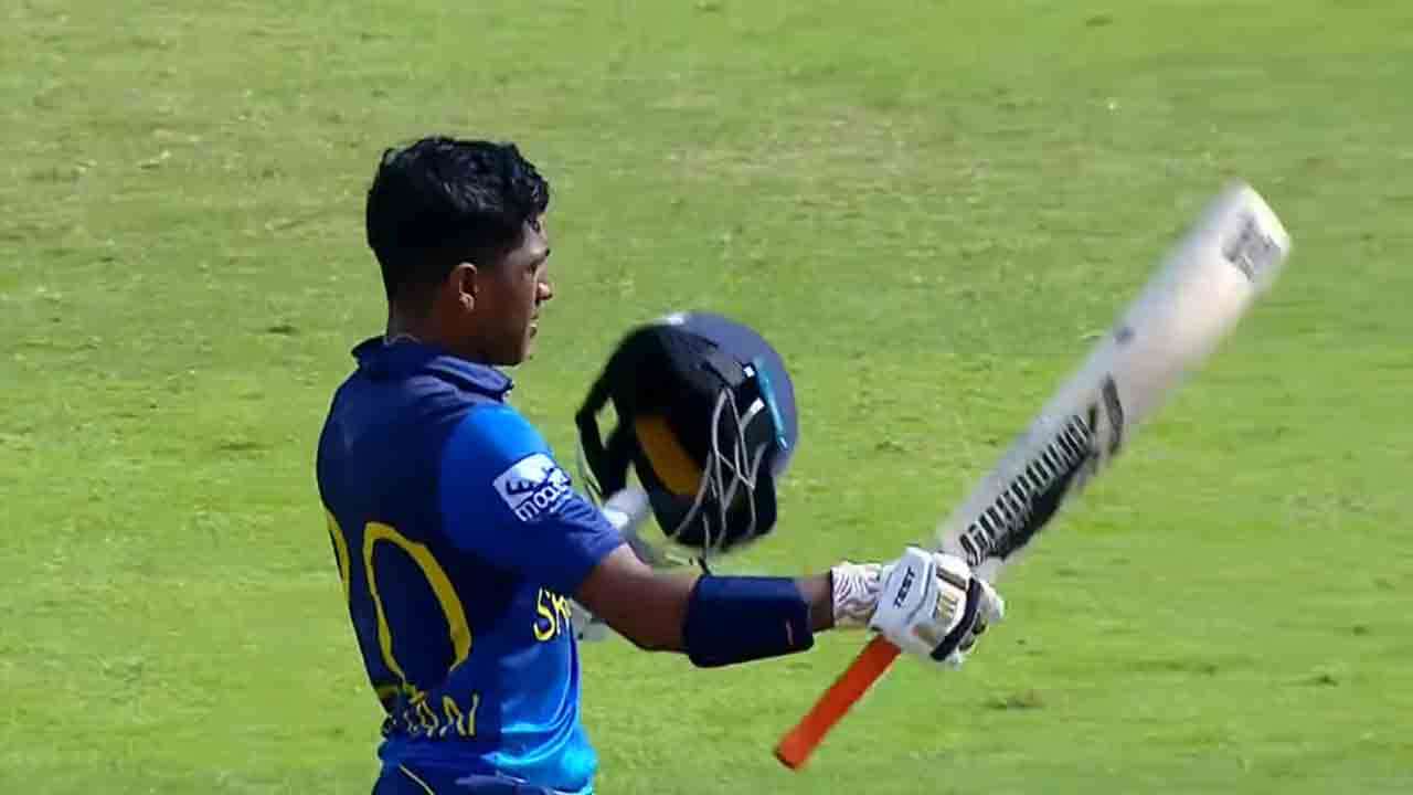 சாருஜன் சண்முகநாதன் சதம் விளாசி அசத்தல்!