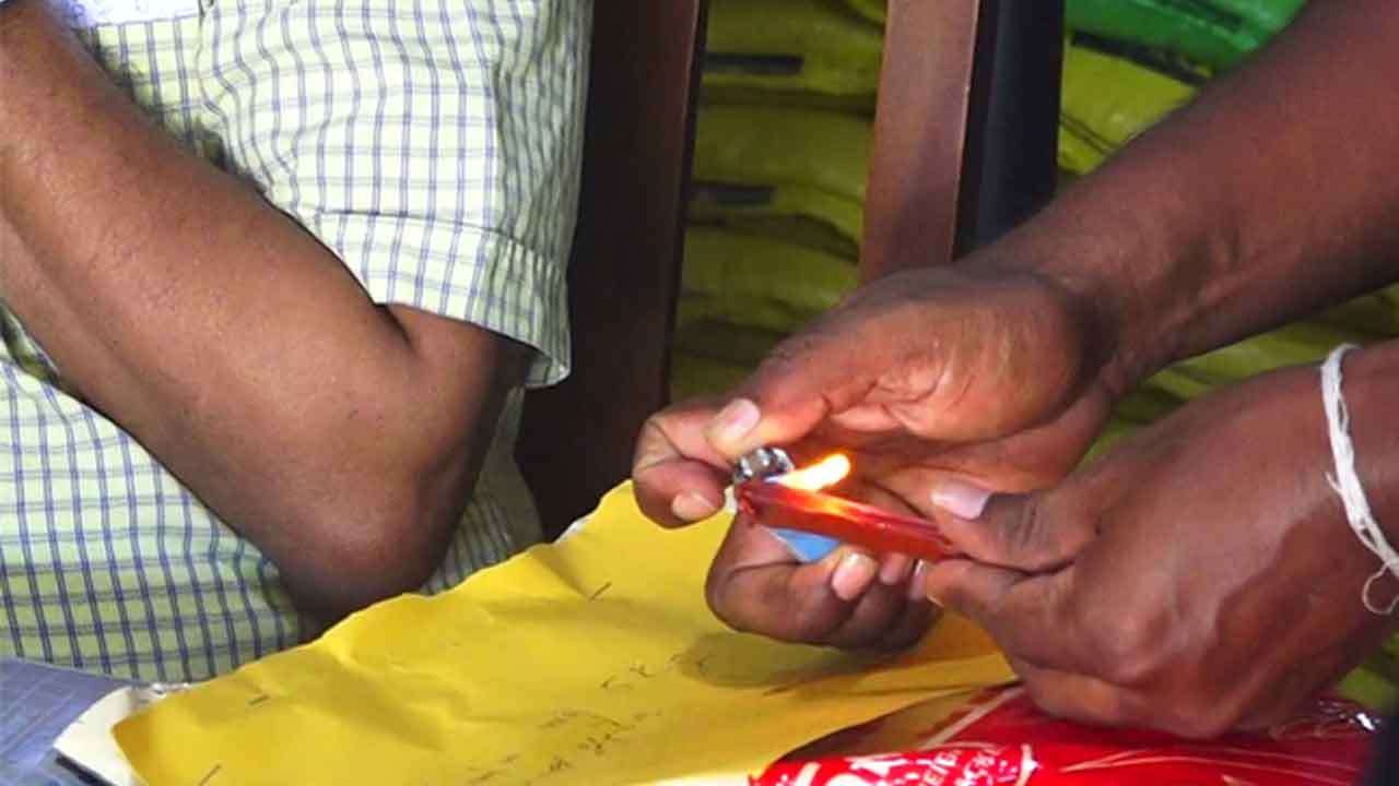 புறக்கோட்டைக்குள் நுழைந்த நுகர்வோர் அதிகார சபையினர்