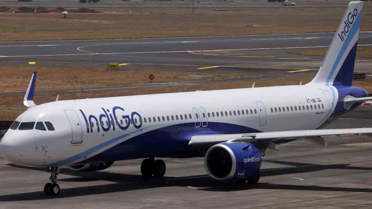 உணவின்றி சிக்கித்தவிக்கும் 400 பயணிகள்!