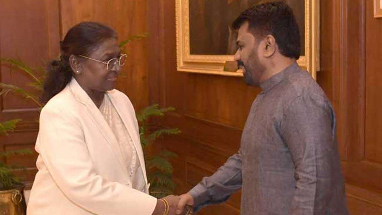 ஜனாதிபதிக்கு விருந்தளித்த இந்திய ஜனாதிபதி!