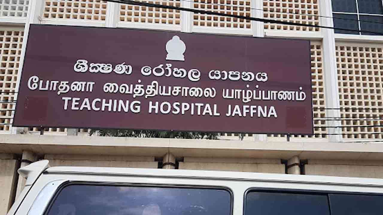 யாழ். வைத்தியசாலையில் காவலாளியை கடித்து காயப்படுத்திய நபர்