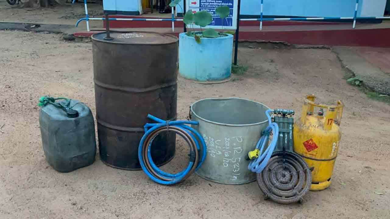 சட்டவிரோத மதுபான உற்பத்தி நிலையம் முற்றுகை