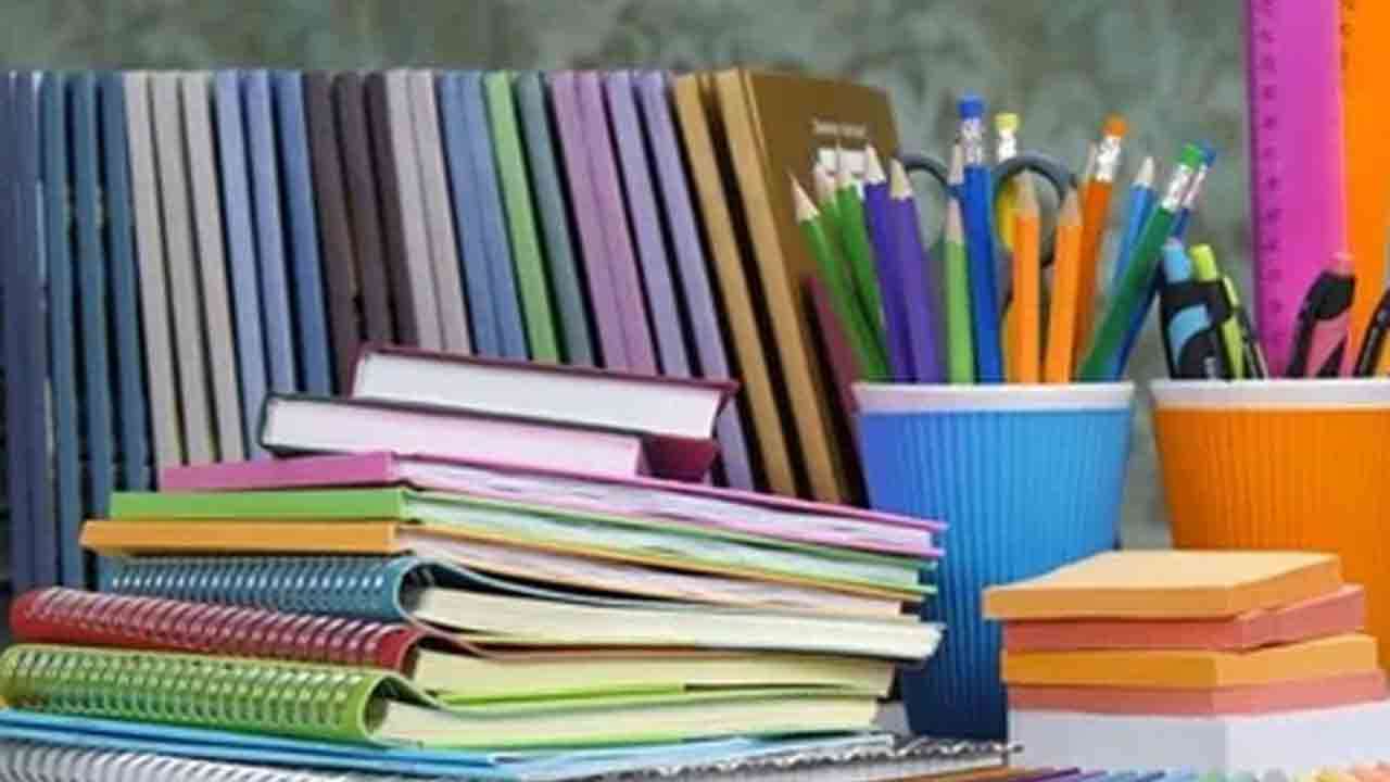 பாடசாலை உபகரணங்களின் விலைகளை குறைக்குமாறு கோரிக்கை