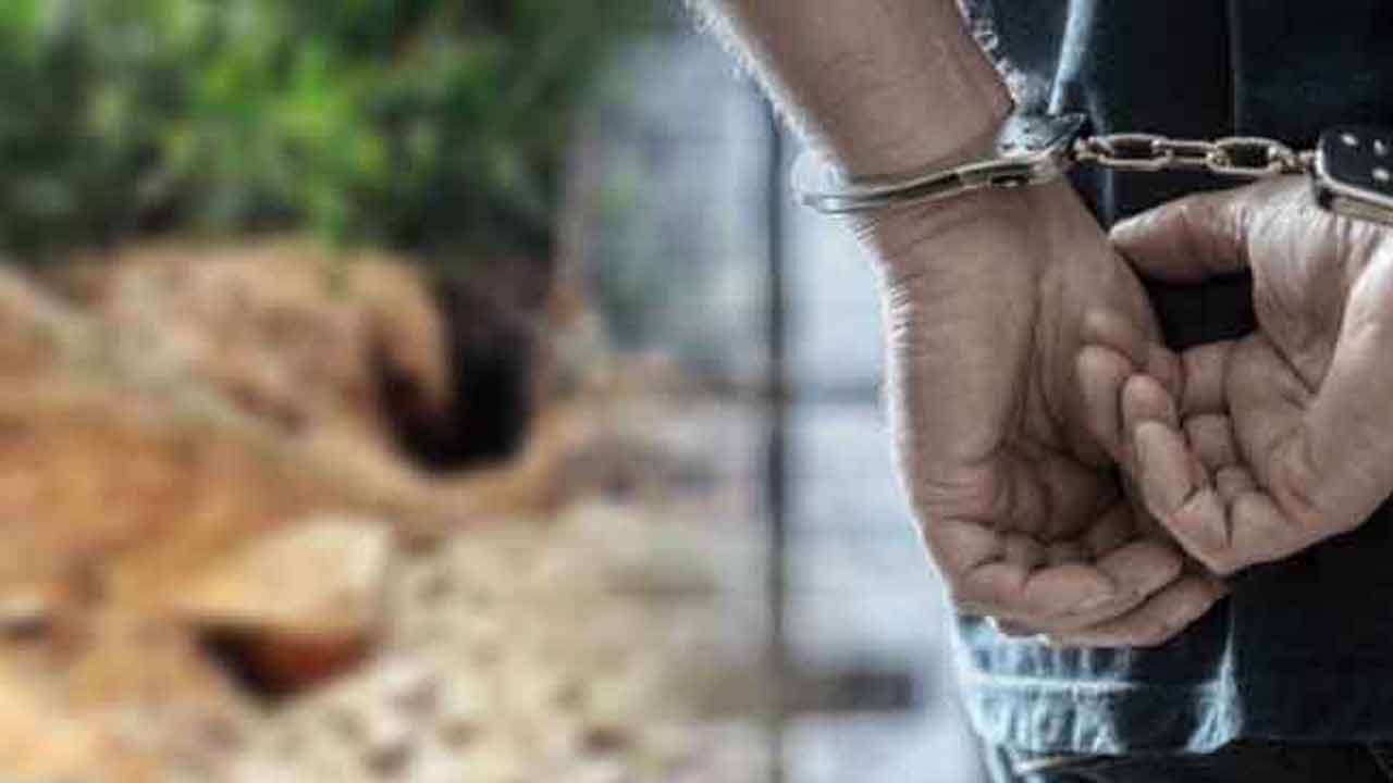 புதையல் தோண்டிய மூவர் கைது
