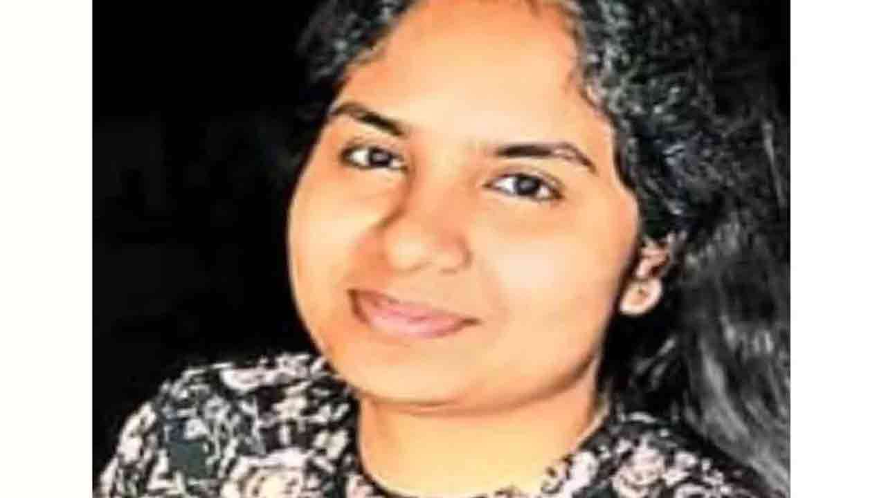 பொலிஸின் தொல்லை தாங்காமல் இளம்பெண் தற்கொலை!