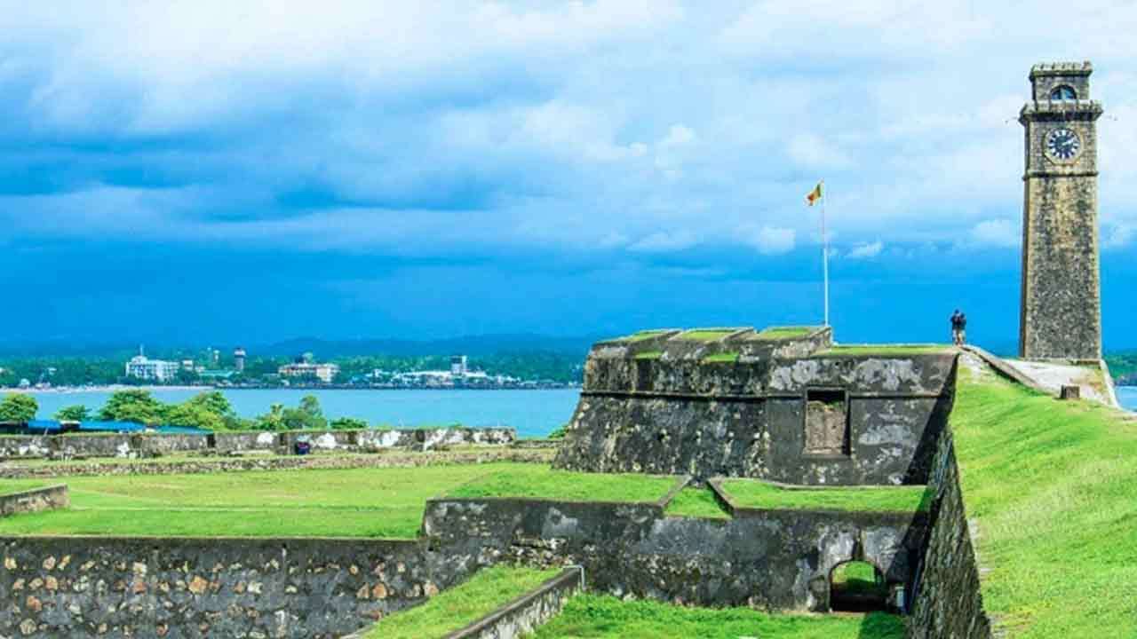 காலி கோட்டையின் பழைய கோட்டை நுழைவாயில்களுக்கு தற்காலிக பூட்டு