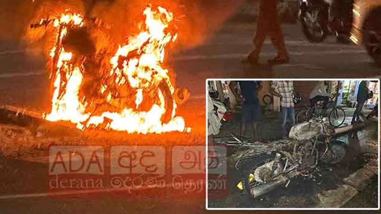 காலியில் தீக்கிரையான மோட்டார் சைக்கிள்