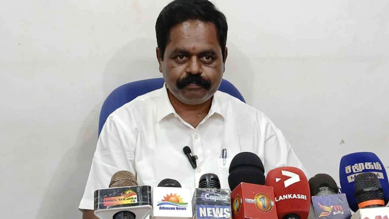 கிளீன் சிறீலங்கா போன்று இனப்பிரச்சினையையும் கிளீன் செய்ய வேண்டும்