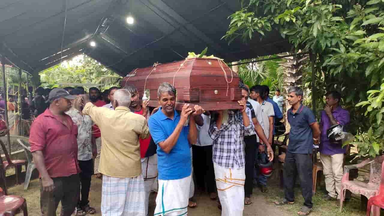 உயிரிழந்த தாய்க்கும், சேய்க்கும் நீதி கோரி கவனயீர்ப்பு போராட்டம்