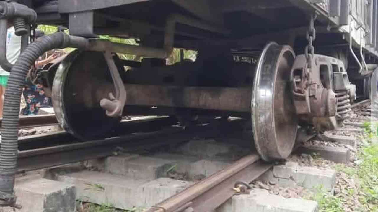 மற்றொரு ரயிலும் தடம் புரள்வு