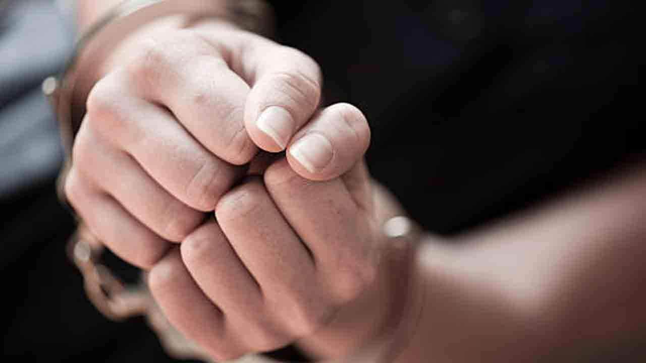 உரும்பிராய் பகுதியில் ஒருவர் மீது தாக்குதல் - ஐந்து பேர் கைது!