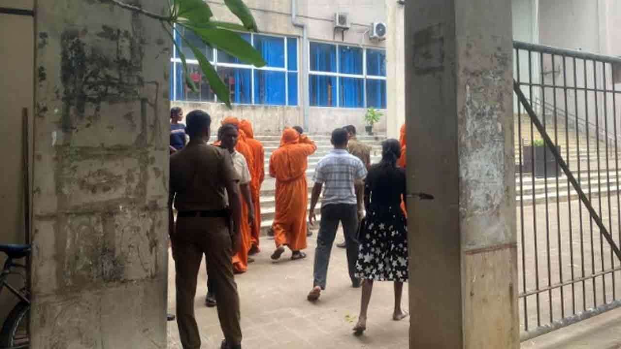 நபரொருவர் மீது தாக்குதல் - கைதான 5 பேருக்கு விளக்கமறியல்