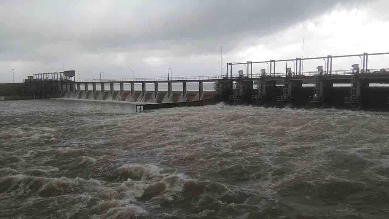 இரணைமடு குளத்தின் வான் கதவுகள் திறப்பு