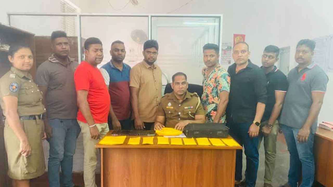 நகைக் கடையில் நூதனமான முறையில் பணம் அபகரிப்பு - இருவர் கைது