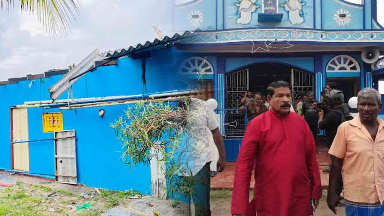 பலத்த காற்றினால் பகுதி அளவில் சேதமடைந்த வீடுகள்