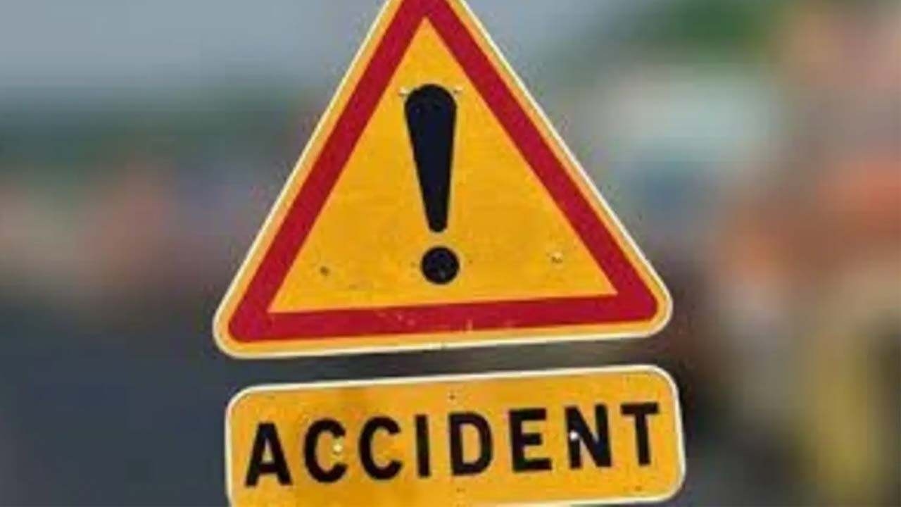 ஆற்றுக்குள் கார் கவிழ்ந்து விபத்து - இருவர் பலி