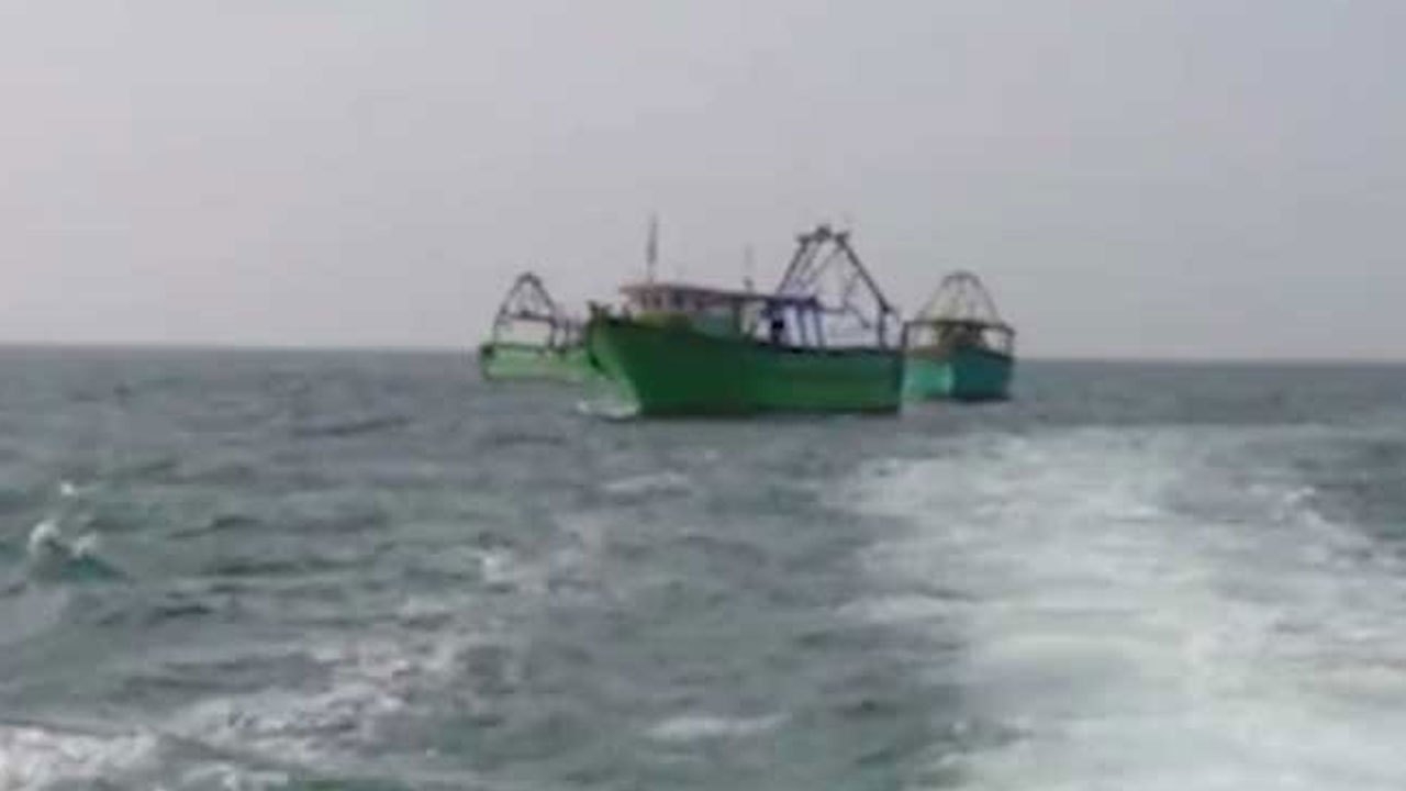 34 இந்திய மீனவர்கள் கடற்படையினரால் கைது