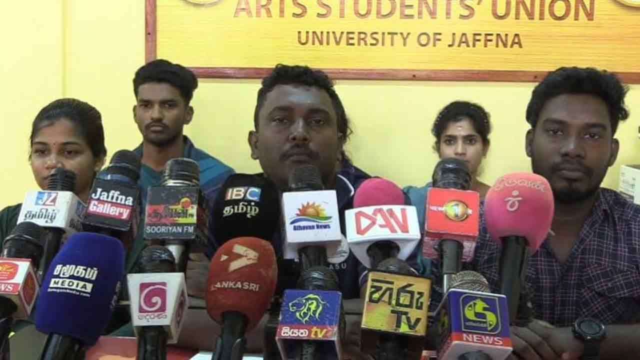 பேராசிரியர் ரகுராம் மீண்டும் கலைப்பீட பீடாதிபதியாக நியமிக்கப்பட வேண்டும்