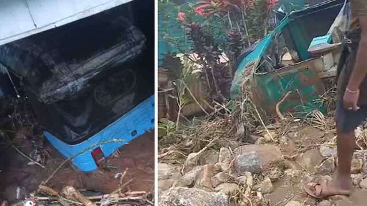 மண்ணுக்குள் புதையுண்ட வாகனங்கள்