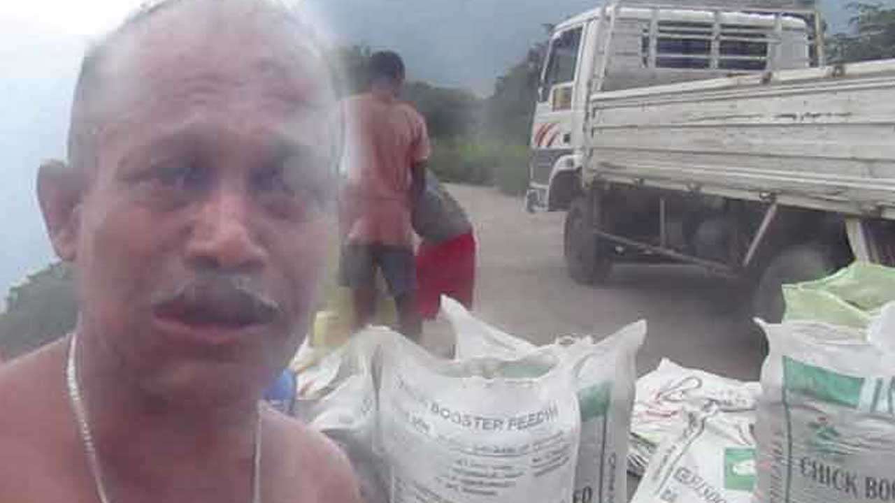 3 நெல் ஆலைகளின் புறக்கணிப்புக்கு உள்ளான விவசாயி