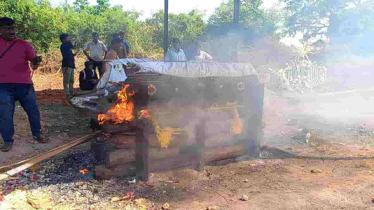 தீயில் சங்கமமாகியது மாவையின் பூதவுடல்!