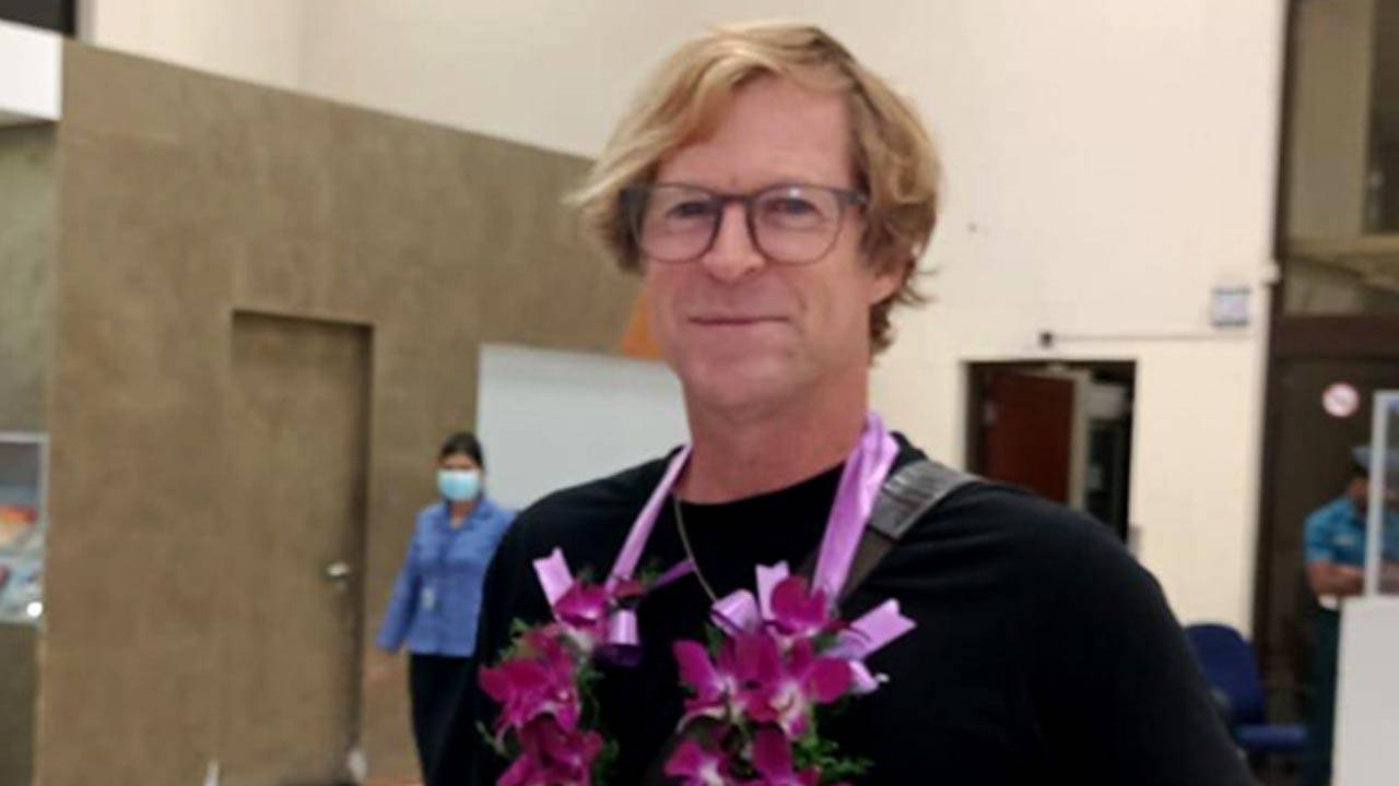 பிரபல முன்னாள் கிரிக்கெட் வீரர் இலங்கை வருகை