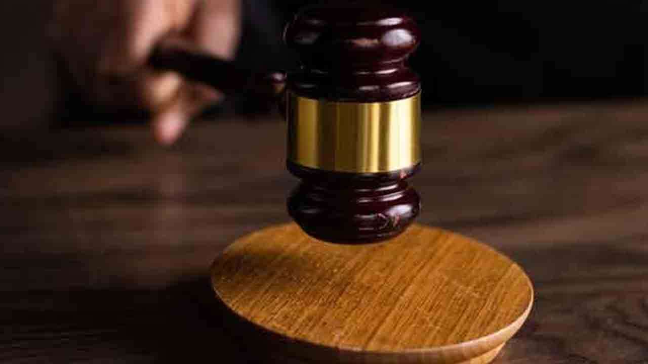 வௌிநாட்டுப் பெண் உயிரிழப்பு - விடுதிக்கு பூட்டு