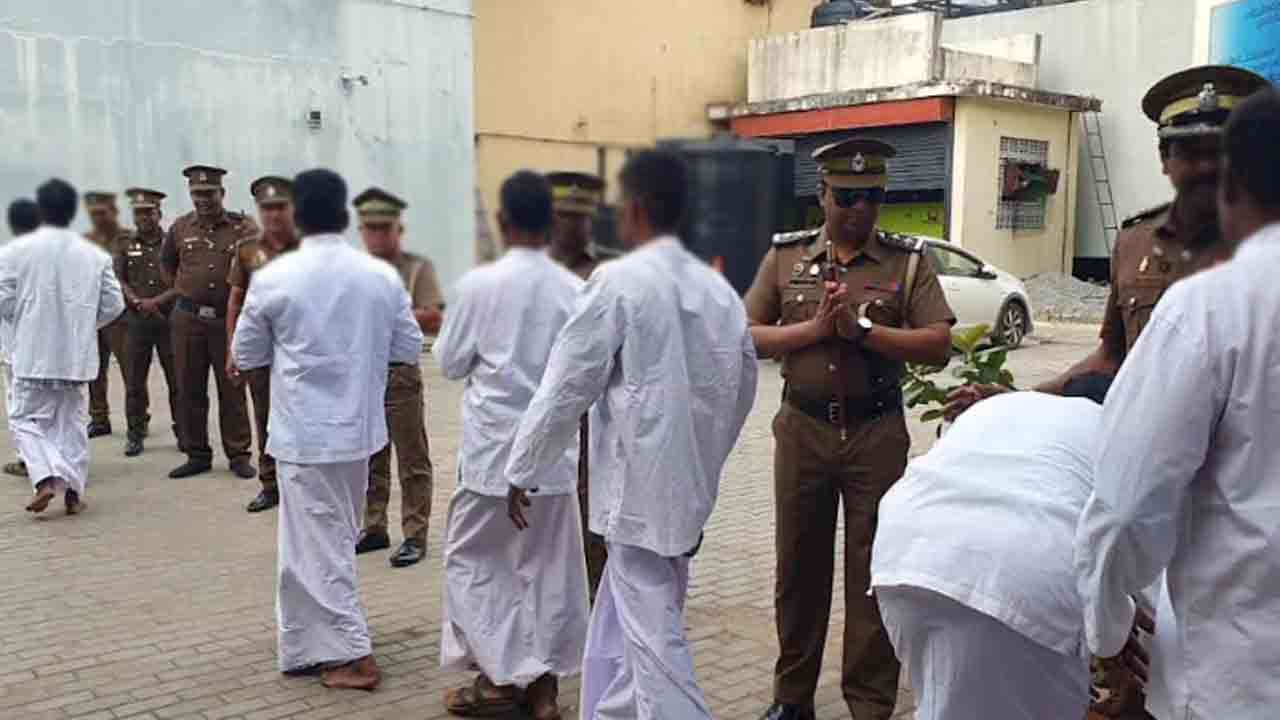 பொது மன்னிப்பின் கீழ் 17 கைதிகள் விடுதலை