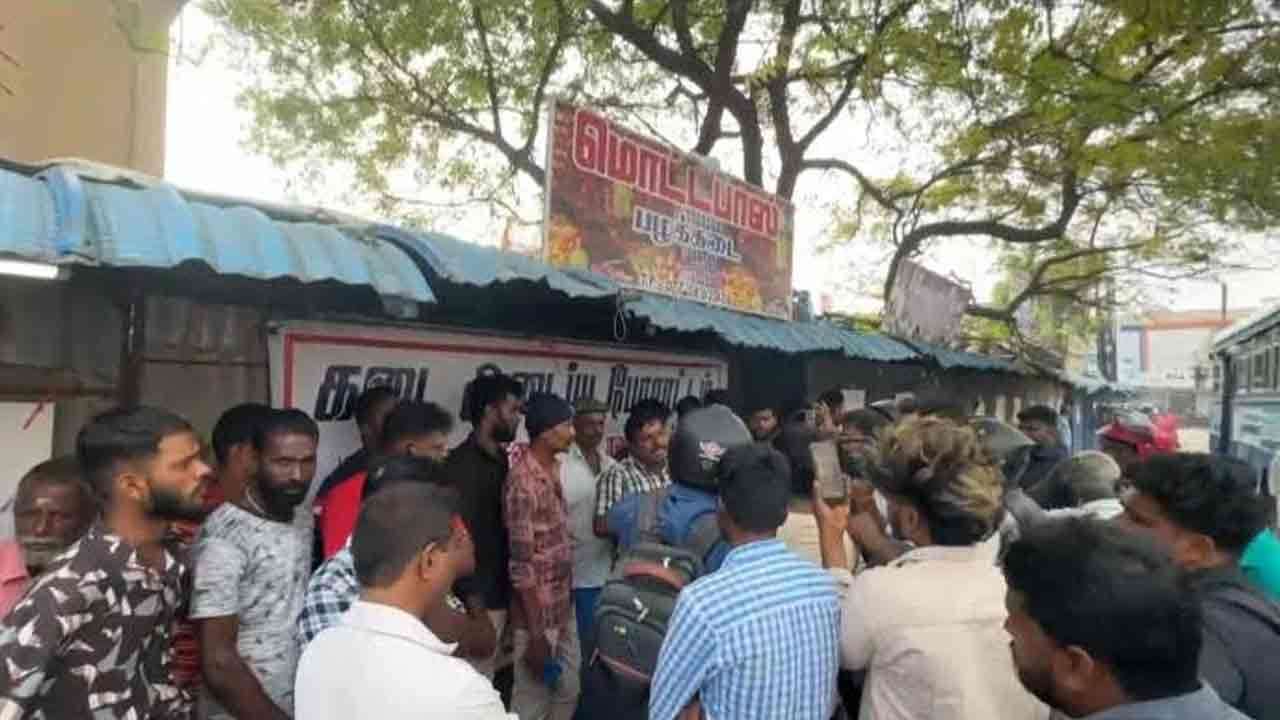 யாழ்ப்பாணம் நகர் பழக்கடை வியாபாரிகள் இன்று கடையடைப்பு போராட்டம்