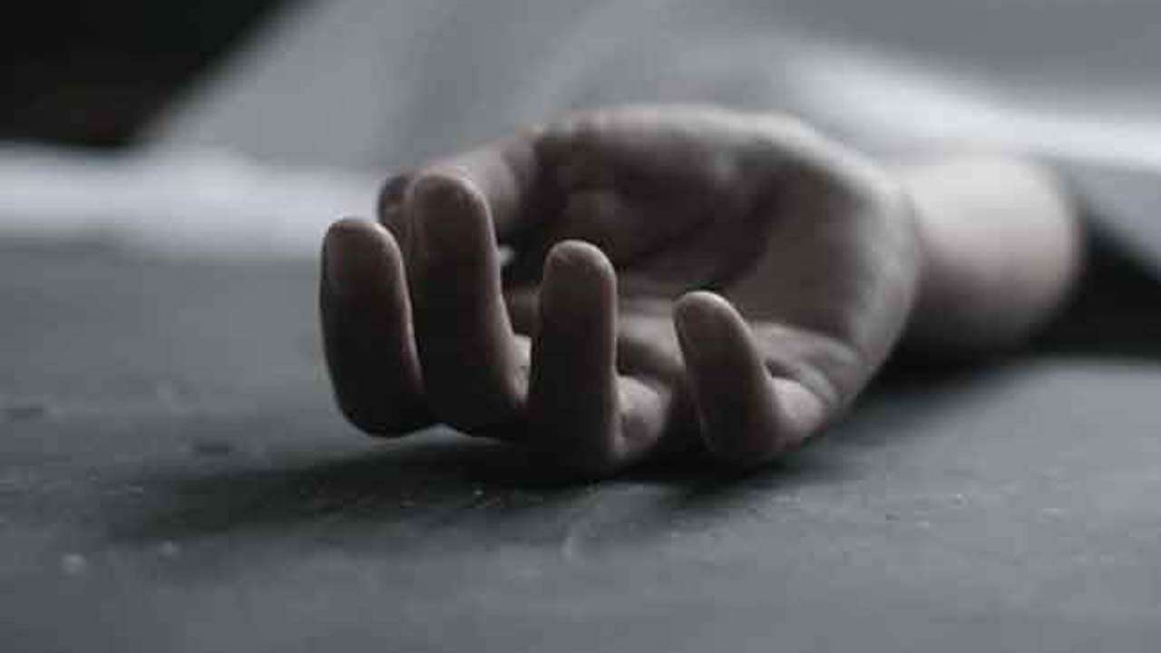 மனைவி மற்றும் மகள் மீது கூரிய ஆயுதத்தால் தாக்குதல்