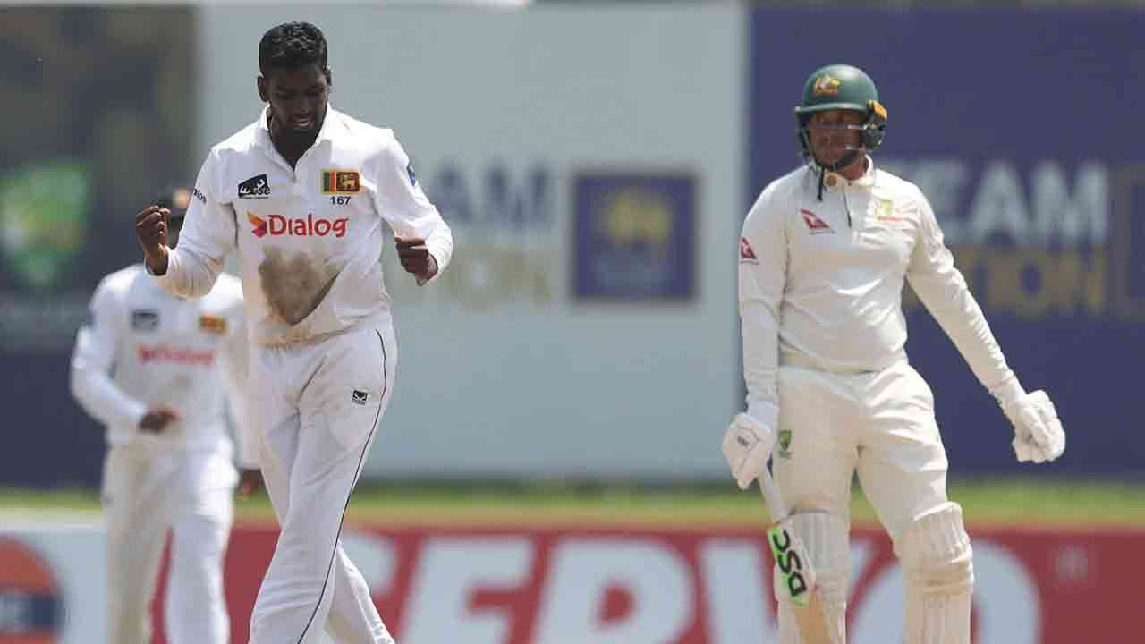 சகல விக்கெட்டுக்களையும்  இழந்த அவுஸ்திரேலிய அணி