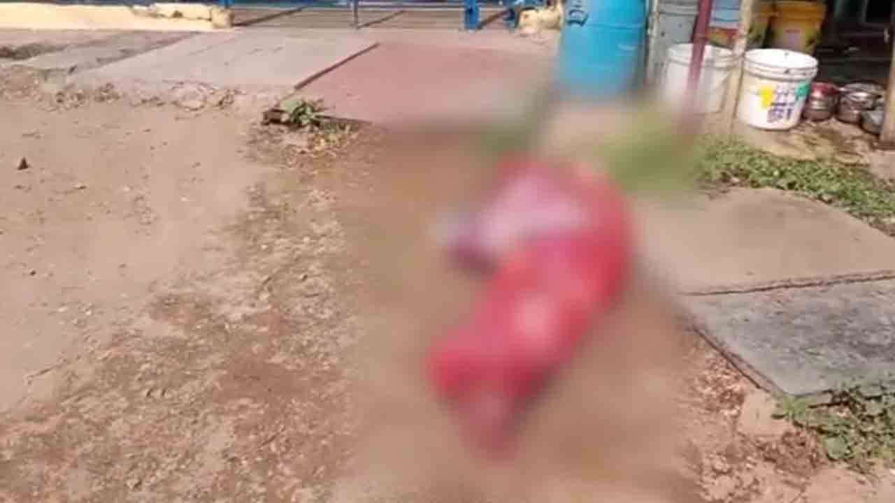 புதைக்கப்பட்ட சடலத்தை இறைச்சிக்கடை முன் வீசி சென்ற நபர்!