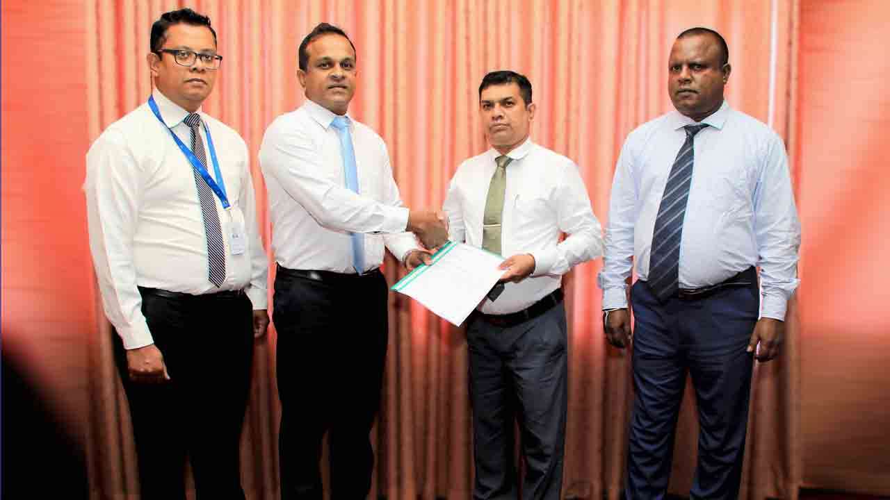 SLT-SERVICES இனால் சமுர்த்தி வங்கியின் நாடு முழுவதையும் சேர்ந்த கிளை வலையமைப்புக்கு உள்நாட்டில் தயாரிக்கப்பட்ட டிஜிட்டல் வங்கியியல் கட்டமைப்பினூடாக வலுவூட்டப்பட்டுள்ளது