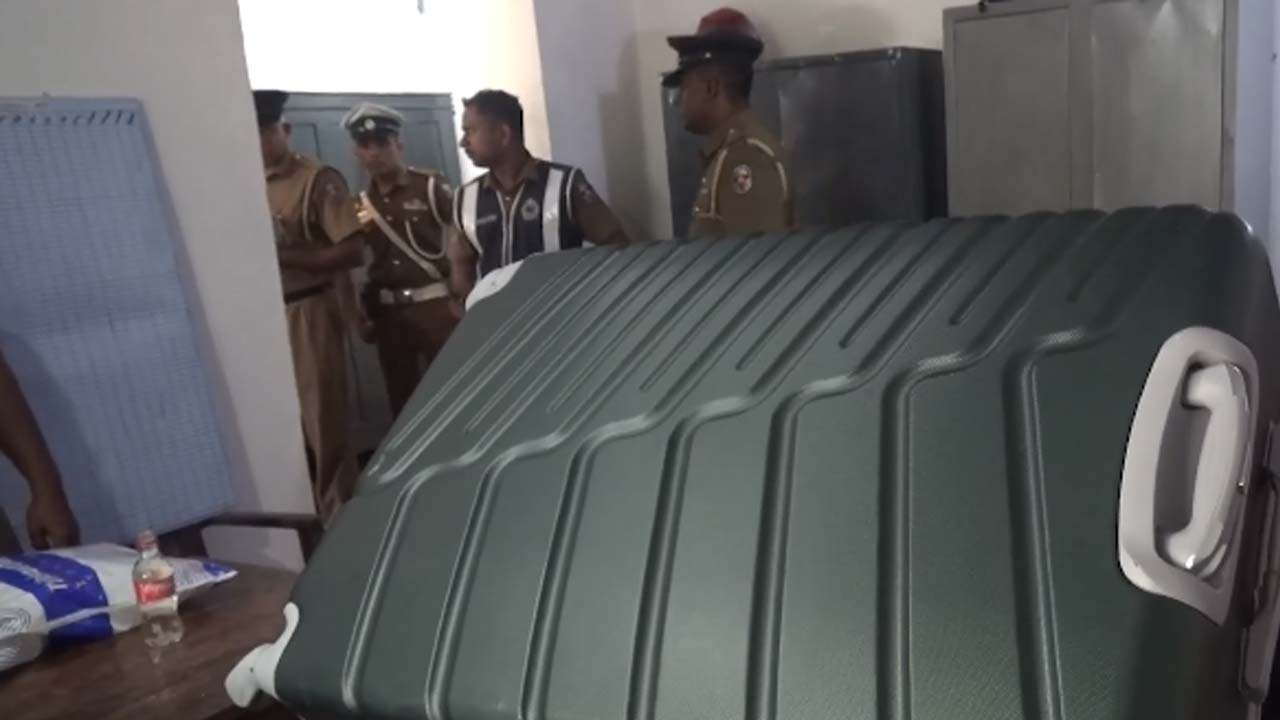குஷ் போதைப்பொருட்களை பொலிஸாரிடம் ஒப்படைத்த தாய்லாந்து பெண்