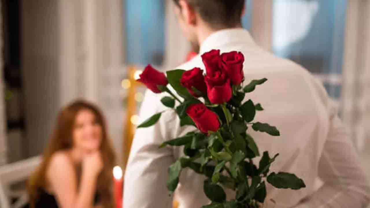 காதலர் தினம் பெயருக்குள் மறைந்திருக்கும் வரலாறு!