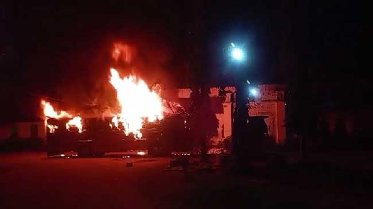 பேருந்து தீப்பிடித்து எரிந்ததில் ஒருவர் உயிரிழப்பு