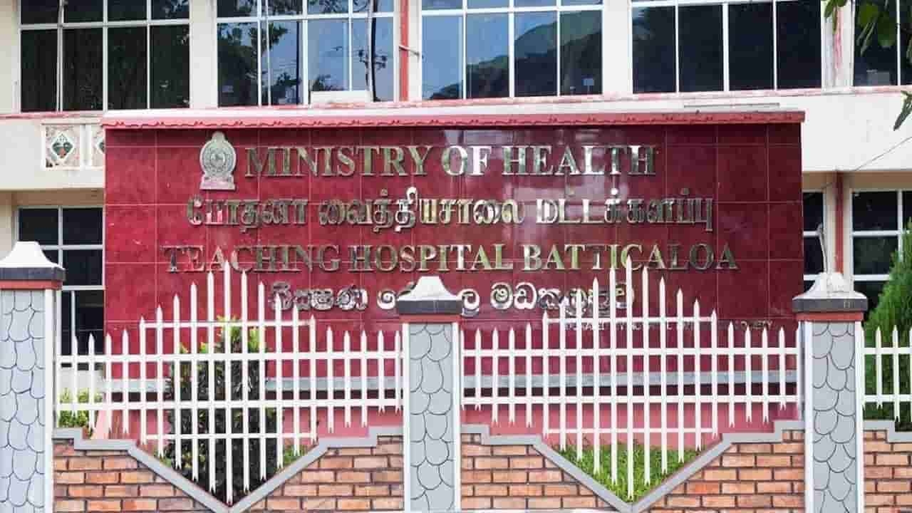 வைத்தியசாலை மலசலகூடத்தில் குழந்தையை பெற்று யன்னலால் வீசிய மாணவி