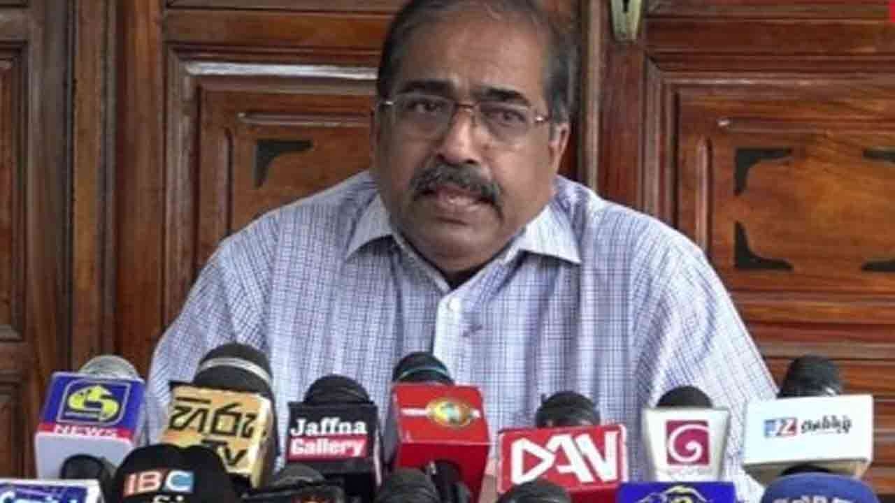 கன்னி பட்ஜட் இனிப்பு என்று எழுதிய காகிதத்தால் சுற்றப்பட்ட நஞ்சே!