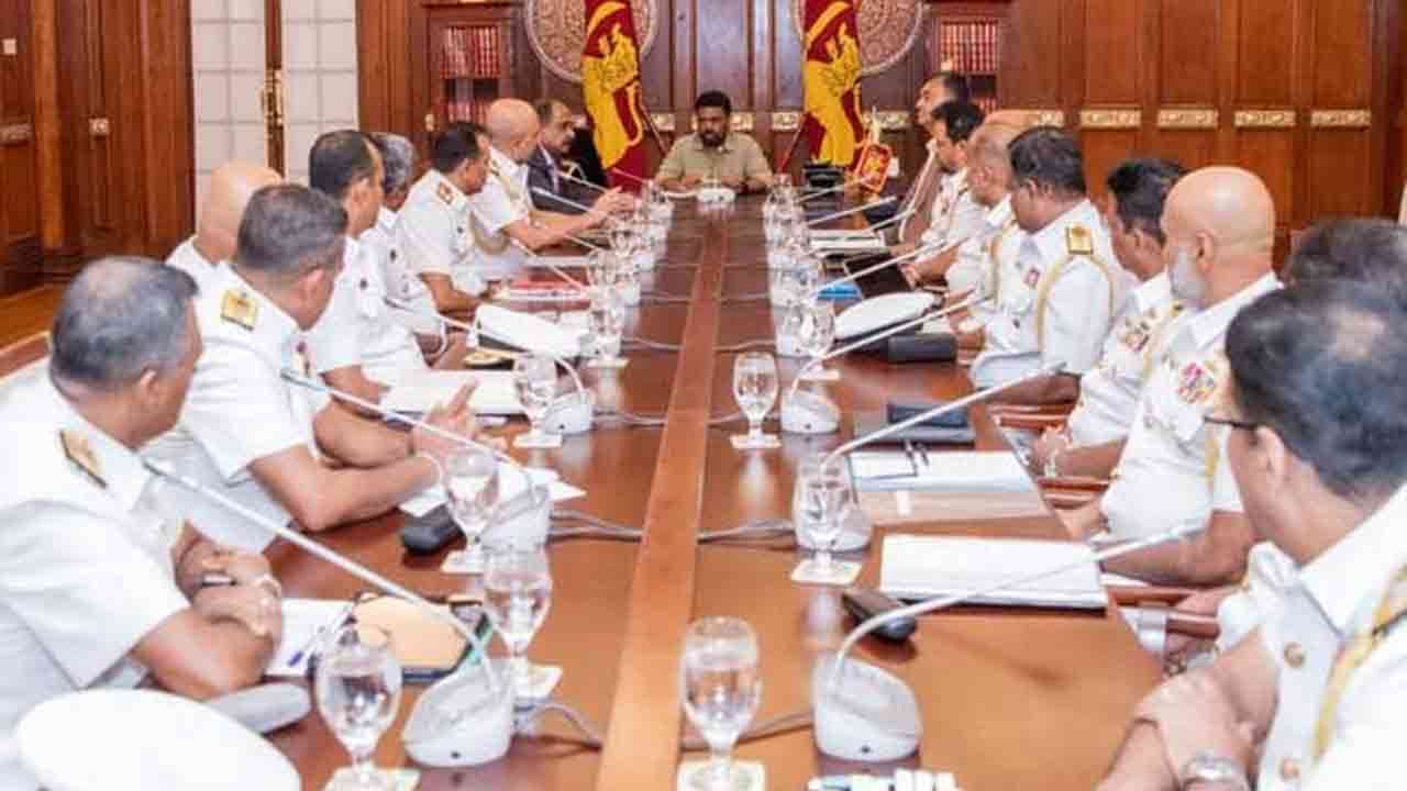 ஜனாதிபதிக்கும் கடற்படை சிரேஸ்ட அதிகாரிகளுக்கும் இடையில் சந்திப்பு