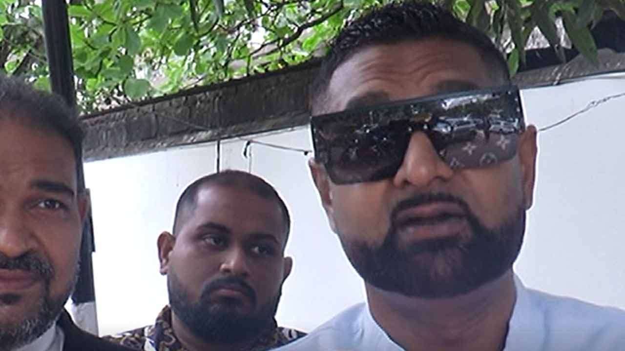பொலிஸ் நிலையம் சென்ற இராஜ்!
