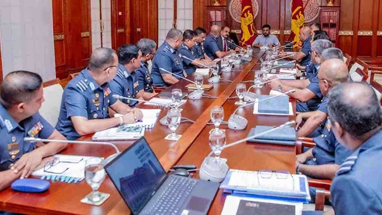 ஜனாதிபதி மற்றும் விமானப்படை உயர் அதிகாரிகளுக்கு இடையில் சந்திப்பு