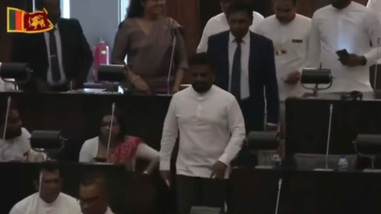 திடீரென பாராளுமன்றம் வந்த ஜனாதிபதி
